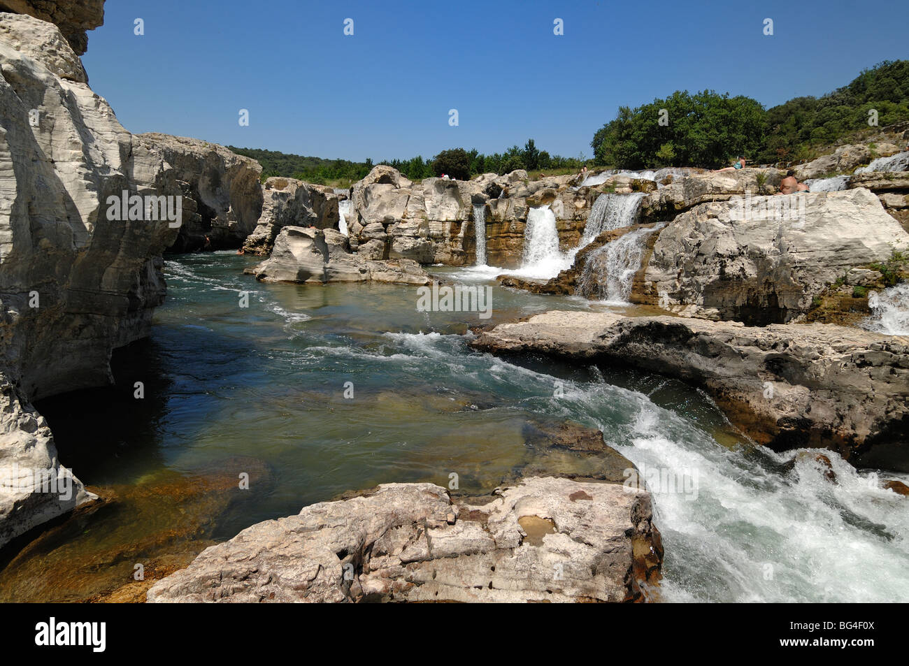 Wasserfall oder Kaskaden von Sautadet am Fluss Cèze, La Roque Sur Cèze, Gard, Languedoc Roussillon, Frankreich Stockfoto