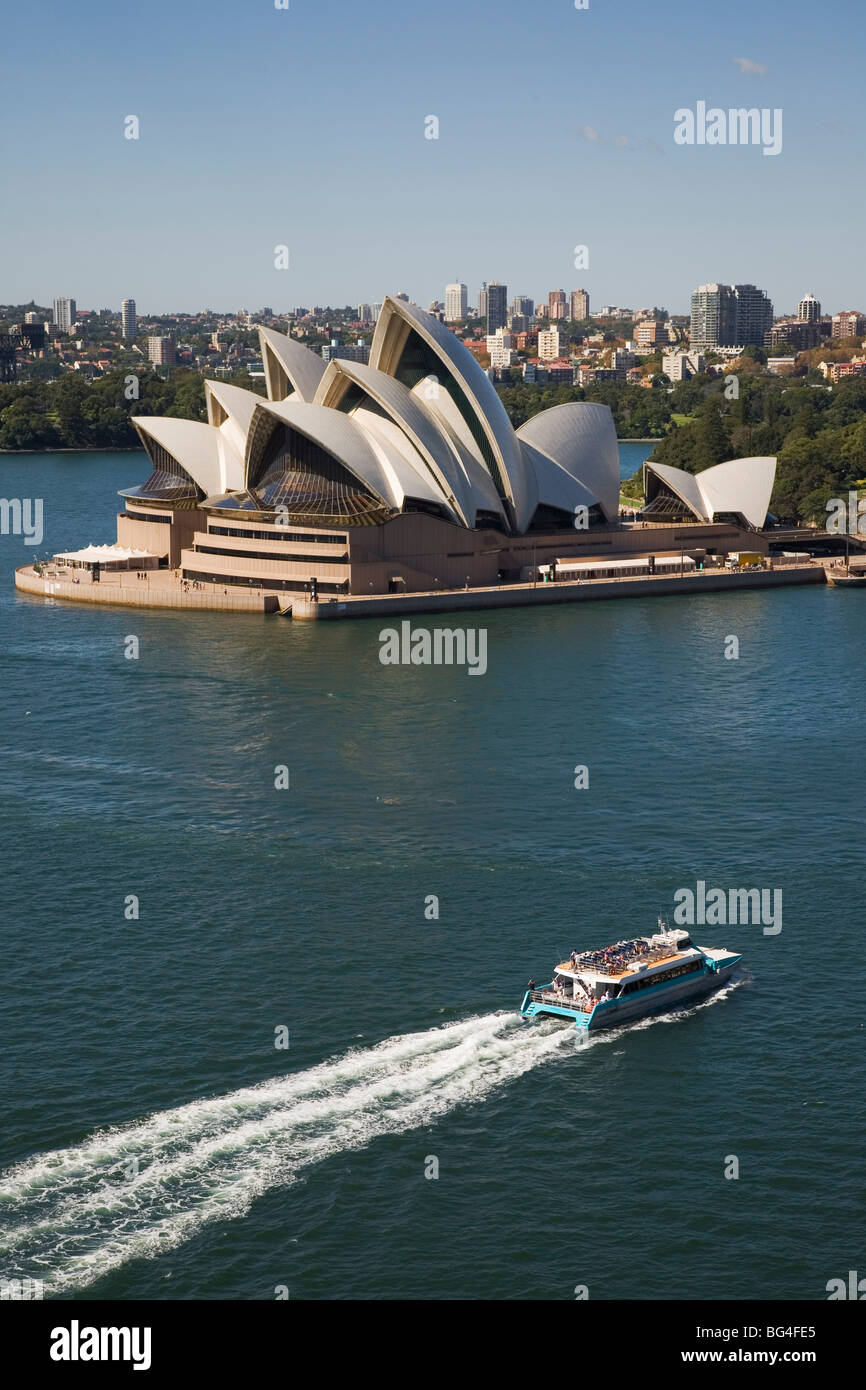 Sydney Opera House, mit touristischen Fähre Hafen in Richtung Circular Quay, Sydney, New South Wales, Australien Stockfoto