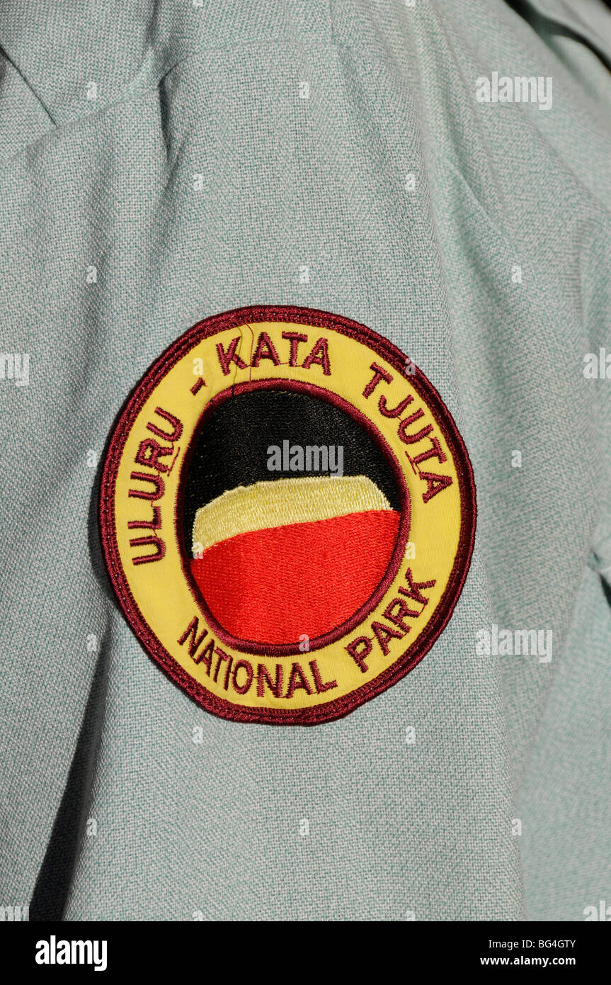Ein Parkranger Schulter Ärmel Abzeichen des Uluru-Kata Tjuta National Park. Der Park ist in der "Red Centre" von Australien Stockfoto