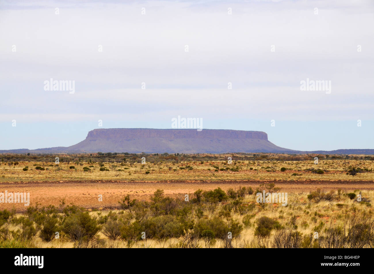 Mount Conner, oft fälschlicherweise für Uluru (Ayers Rock) bei Curtin Springs über 50 von Ayers Rock Resort. Stockfoto