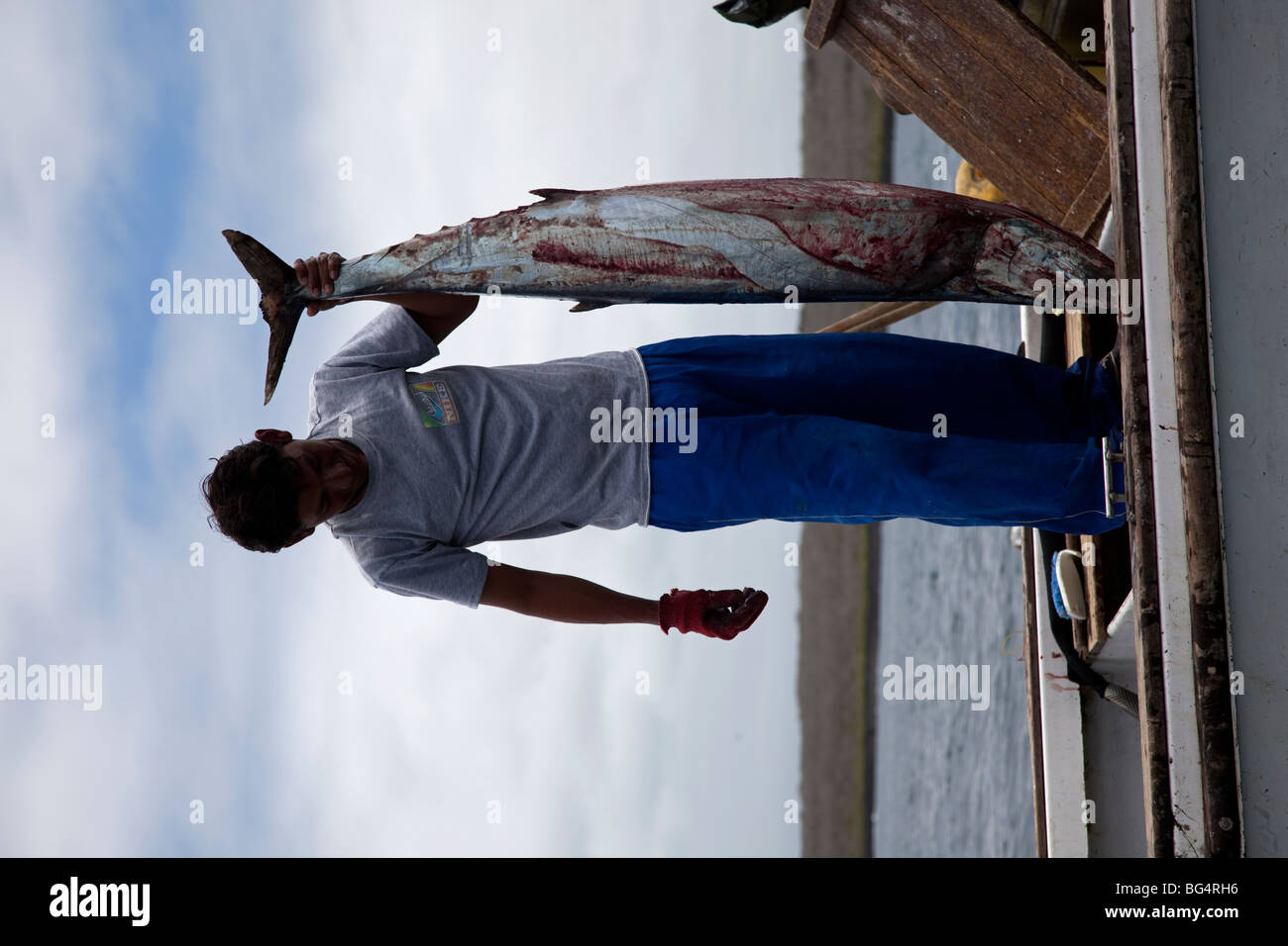 Fischer in der Galapagos-Inseln von Ecuador. Eines der gefährlichsten Bedrohungen für das Ökosystem des Meeres-Reservat. Stockfoto