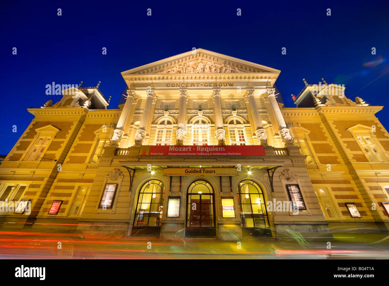 Das Concertgebouw Amsterdam, Concert Gebouw, Music Hall Gebäude in der Dämmerung Stockfoto