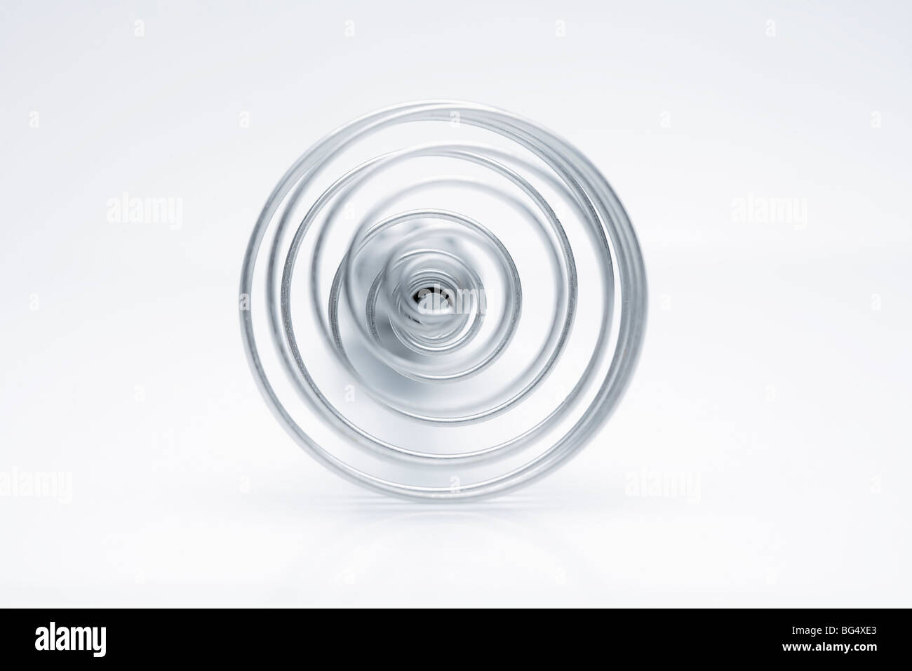 Nahaufnahme von Silber Schneebesen isoliert auf weißem Hintergrund Stockfoto