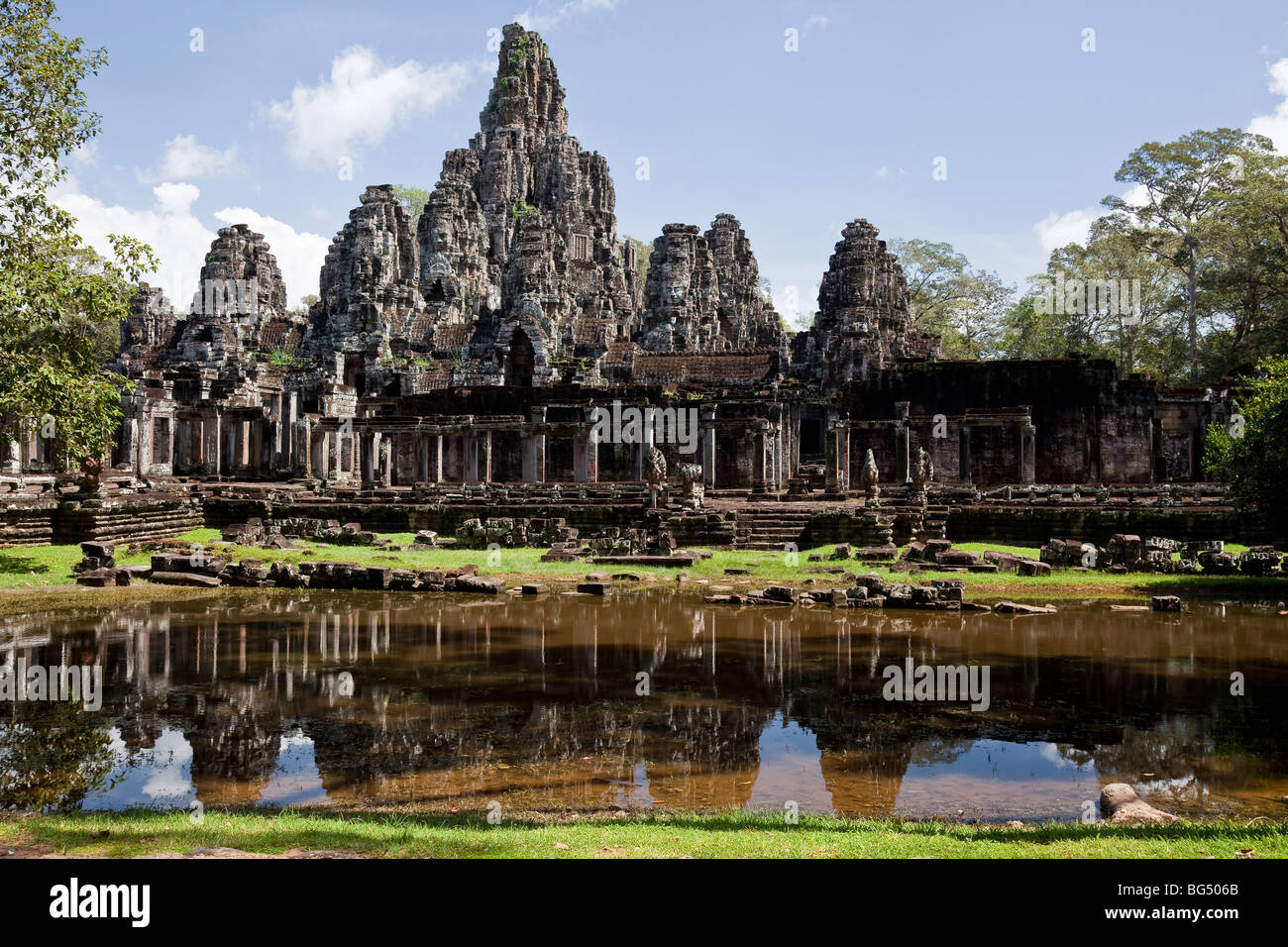 Diese Struktur der Bayon ist eines der wichtigsten religiösen Gebäude in der Welt bekannt für seine Gesicht Türme und Bas-reliefs Stockfoto