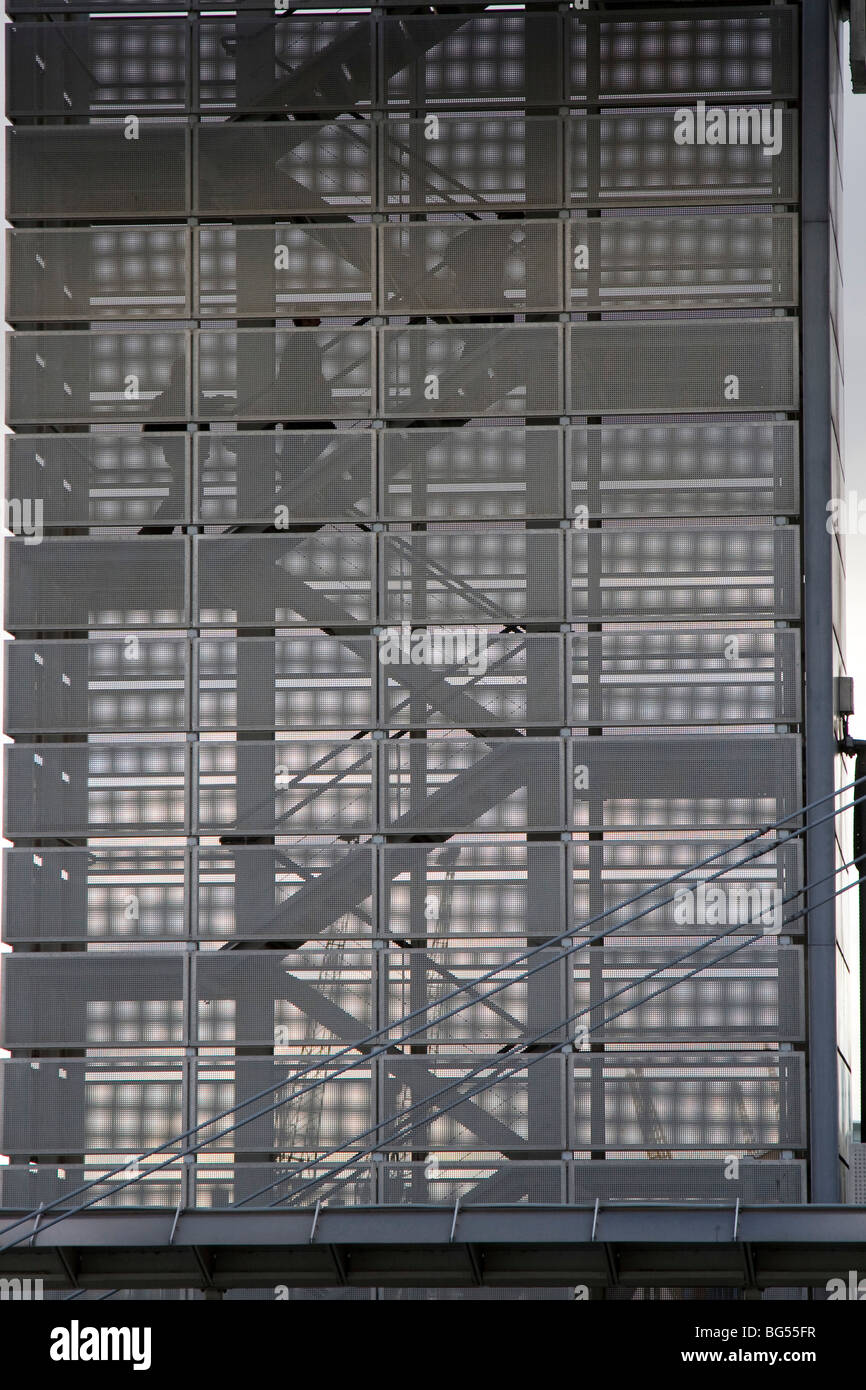 Treppe Turm The Royal Victoria Dock Bridge auf hohem Niveau Fußgängerbrücke überqueren der Royal Victoria Dock Docklands London england Stockfoto