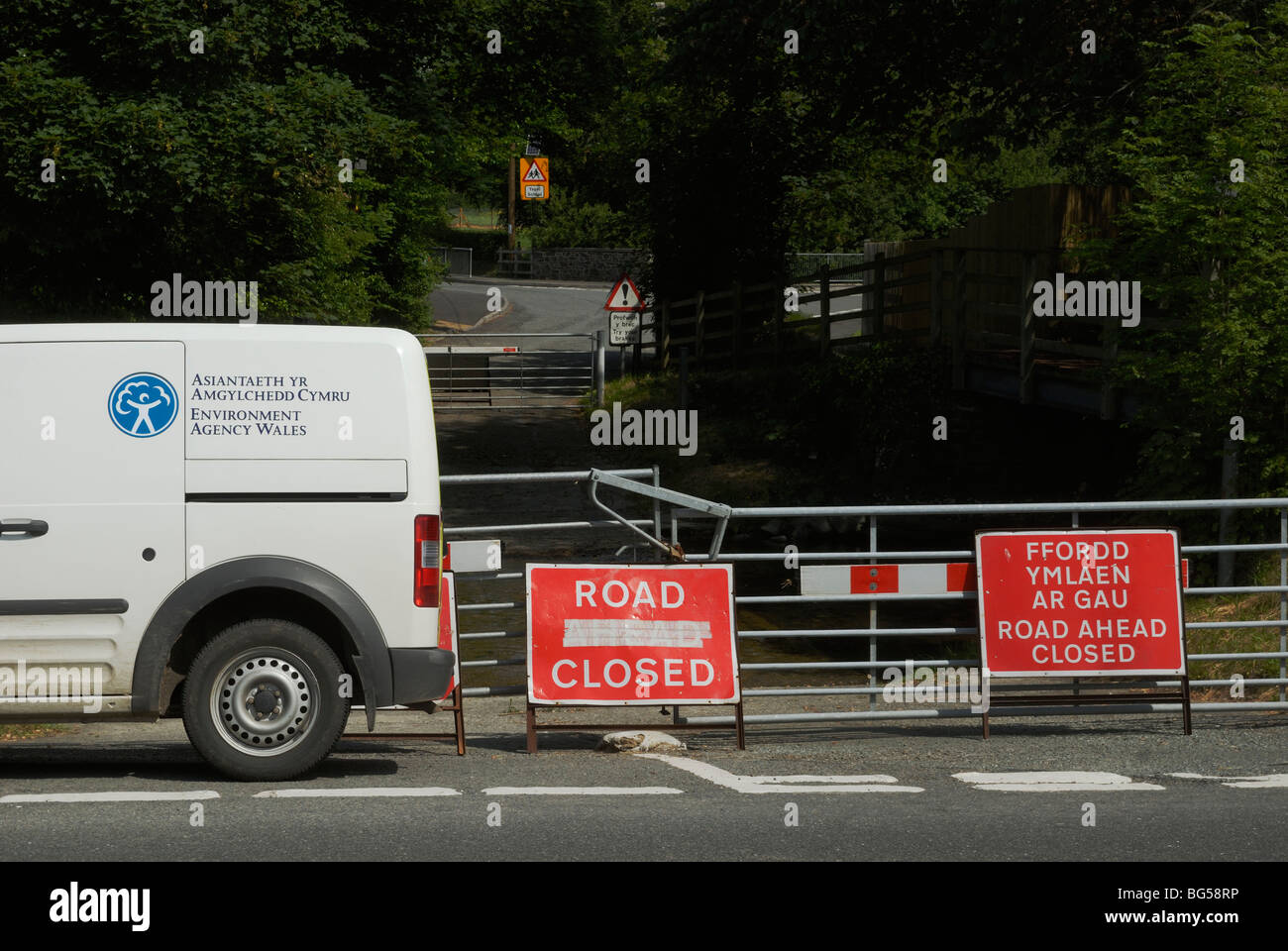 Llanrhystud Ford, Ceredigion, Wales, im Sommer mit Umweltagentur van geschlossen. Stockfoto