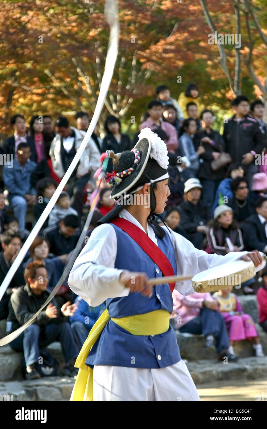 Traditionelle Bauern Tanz an der Korean Folk Village außerhalb Seoul, Korea. Stockfoto