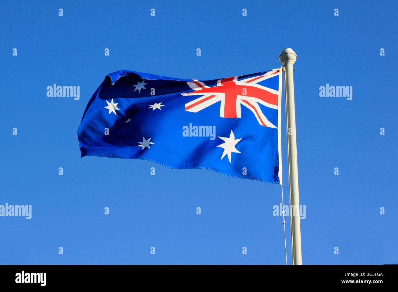 Die australische Nationalflagge im Wind Cape Town, Südafrika. Stockfoto