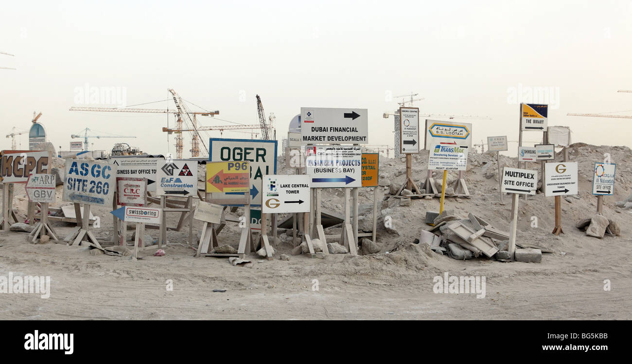 Viele Zeichen Beiträge, Dubai, Vereinigte Arabische Emirate Stockfoto