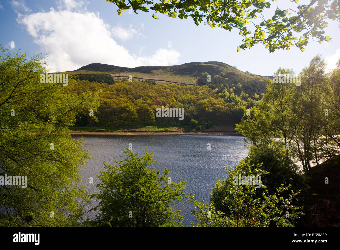 Blick über Ladybower Vorratsbehälter von Whinstone Lee Tor im oberen Derwent Valley in Derbyshire, England Stockfoto