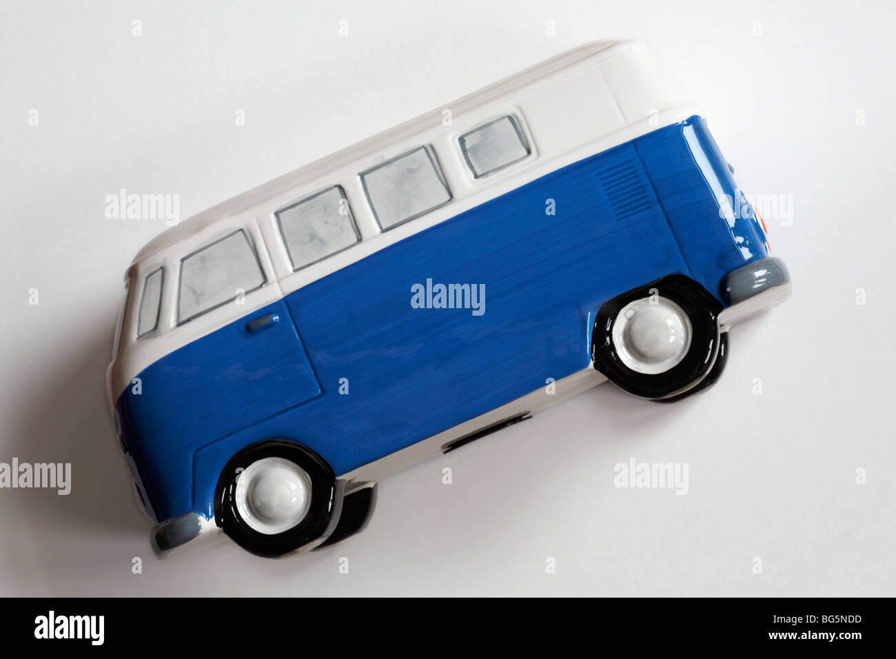 Spardose Keramik Volkswagen Camper Van Stockfoto