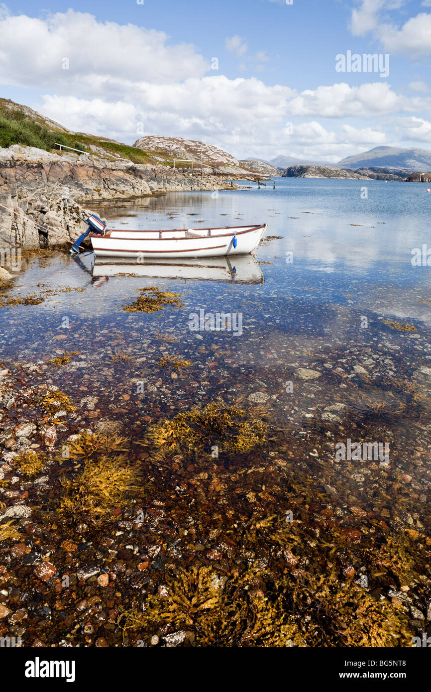 Das klare Wasser von Loch Laxford in Fanagmore, Highland, Schottland, Großbritannien Stockfoto