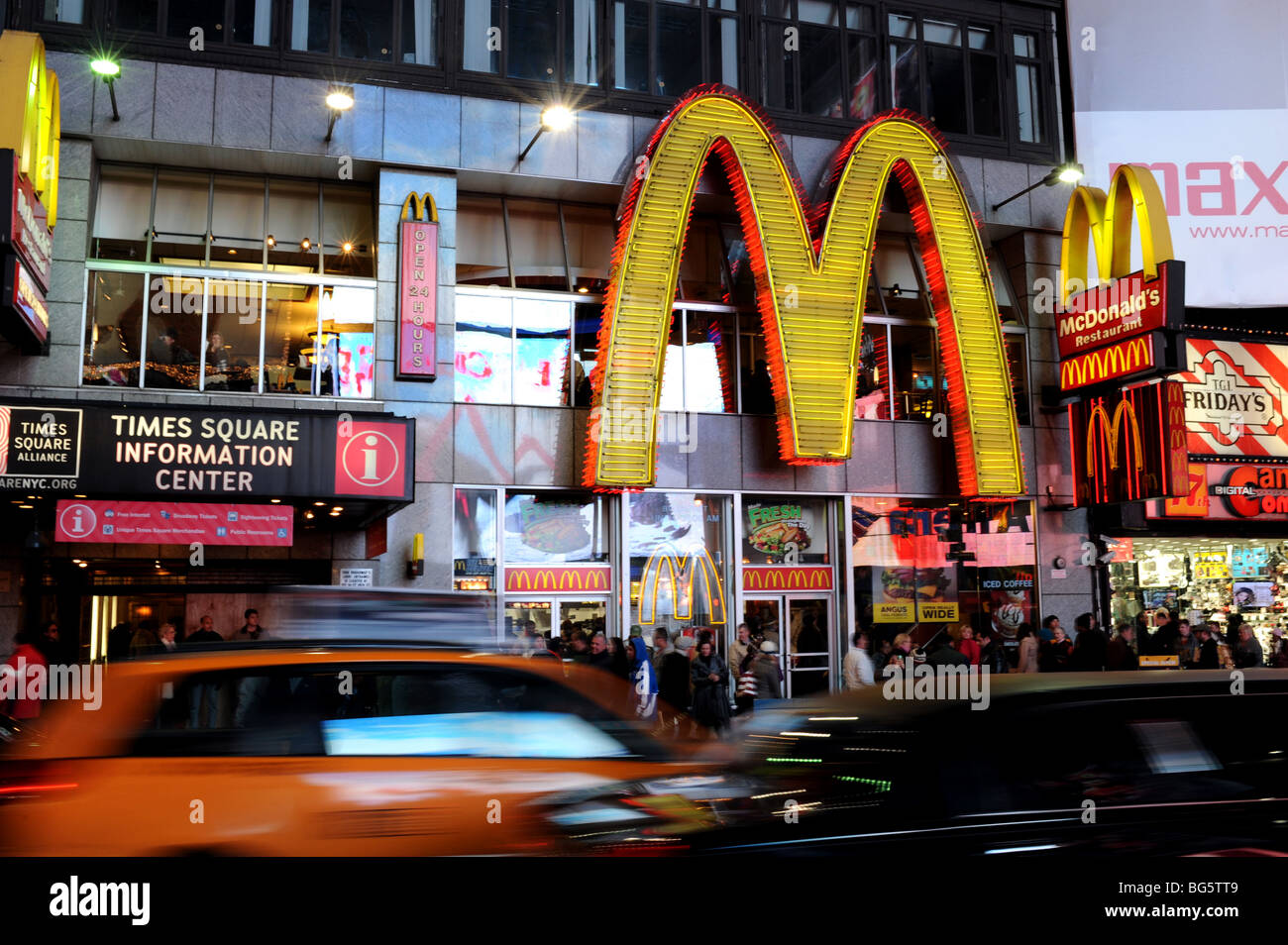 McDonald's Restaurant riesige Leuchtreklame in Times SquareNew York