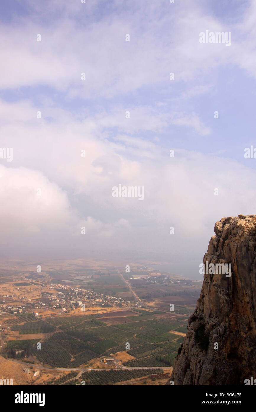 Israel, unteren Galiläa, einen Blick auf Migdal aus Mount Arbel Stockfoto