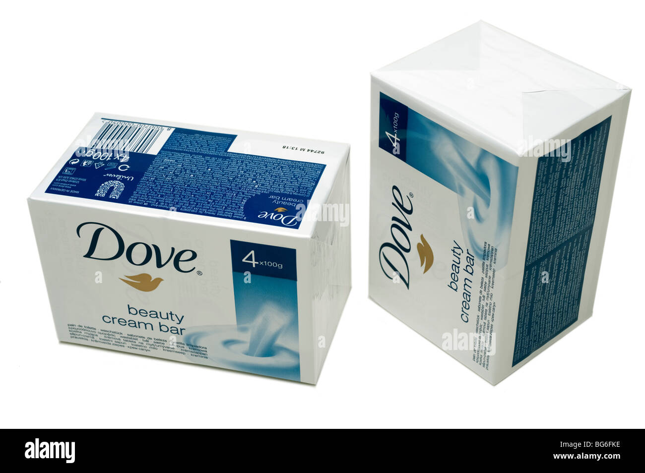 Zwei vier Packungen mit 100g Bars von Dove Beauty Creme Bars Stockfoto