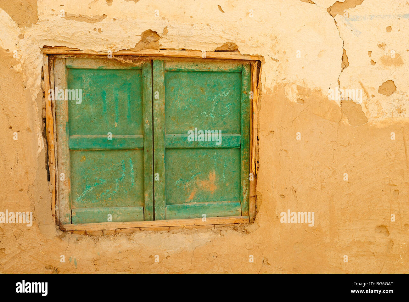 Fenster in der Stadt Al Qasr in der Oase Dakhla, westlich von Ägypten geschlossen Stockfoto