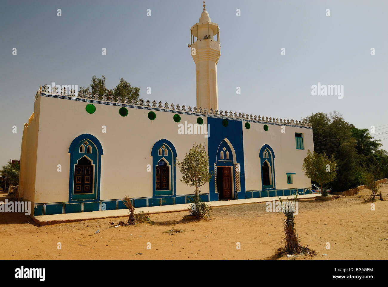 Moderne Moschee in der Stadt Al Qasr in der Oase Dakhla, westlich von Ägypten Stockfoto