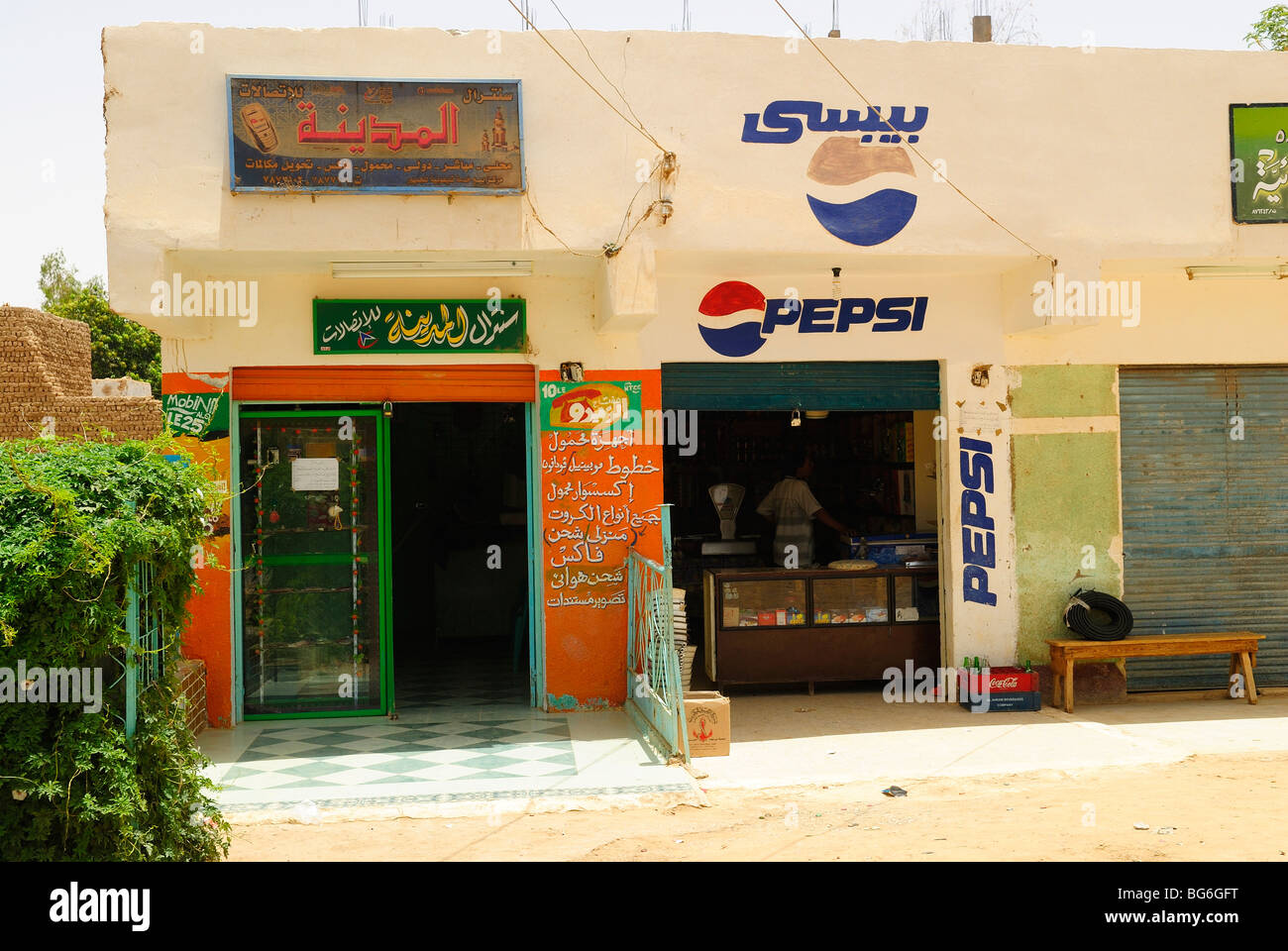 Kleinen Smartshop in der Stadt Al Qasr in der Oase Dakhla, westlich von Ägypten Stockfoto