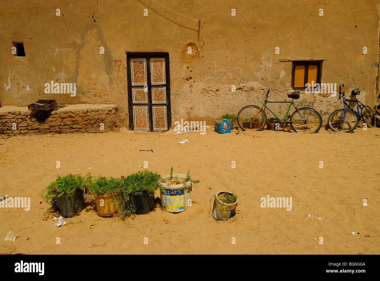 Typisches Haus in der Stadt Al Qasr in der Oase Dakhla, westlich von Ägypten Stockfoto