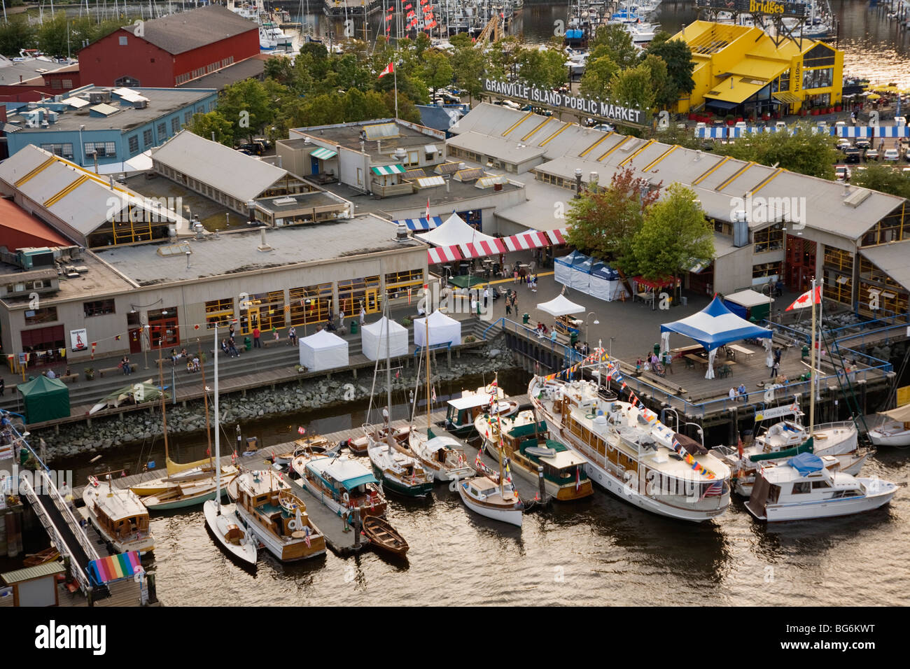 Blick auf Granville Island von oben, Vancouver, BC, Kanada Stockfoto