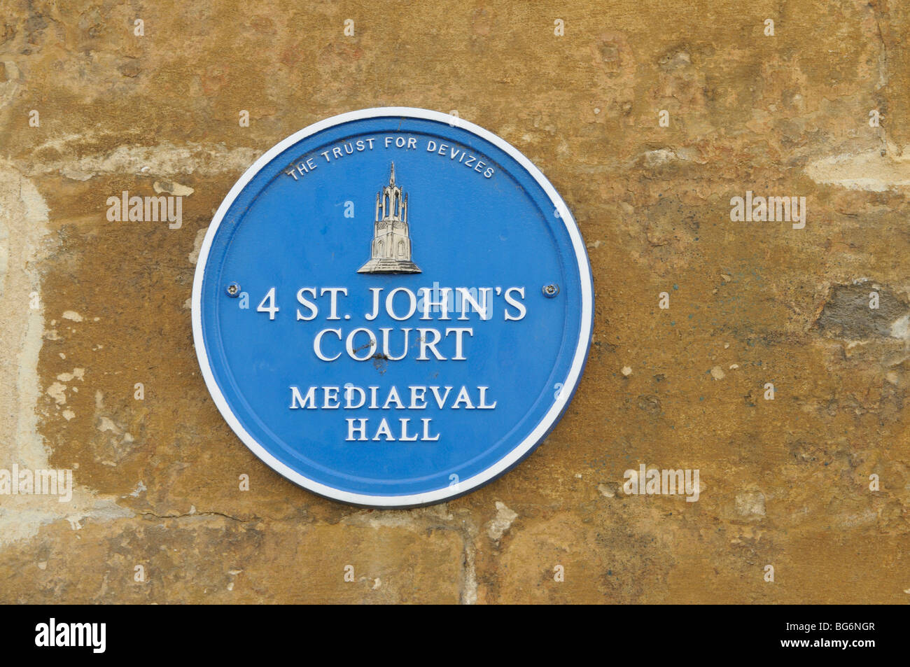 4 St Johns mittelalterlichen Gerichtshalle blaue Plakette vom The Trust für Devizes in Wiltshire England UK Stockfoto