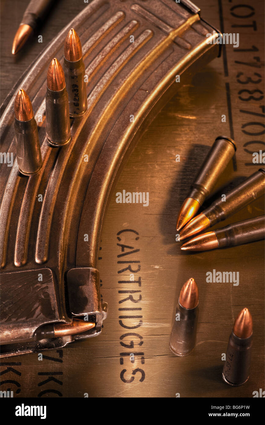 AK-47-Clip, Munition Kiste und Angriff Gewehr-Patronen Stockfoto