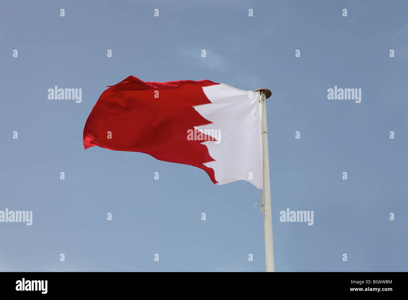 Die Nationalflagge der arabischen Golfstaat Bahrain Stockfoto