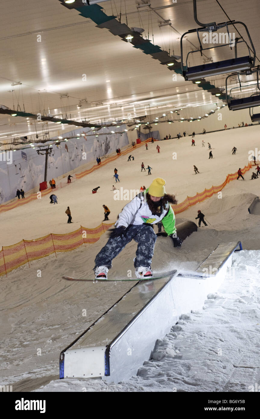 Snowboarden in all-Season-Ski-Center in Moskau, Russland Stockfoto