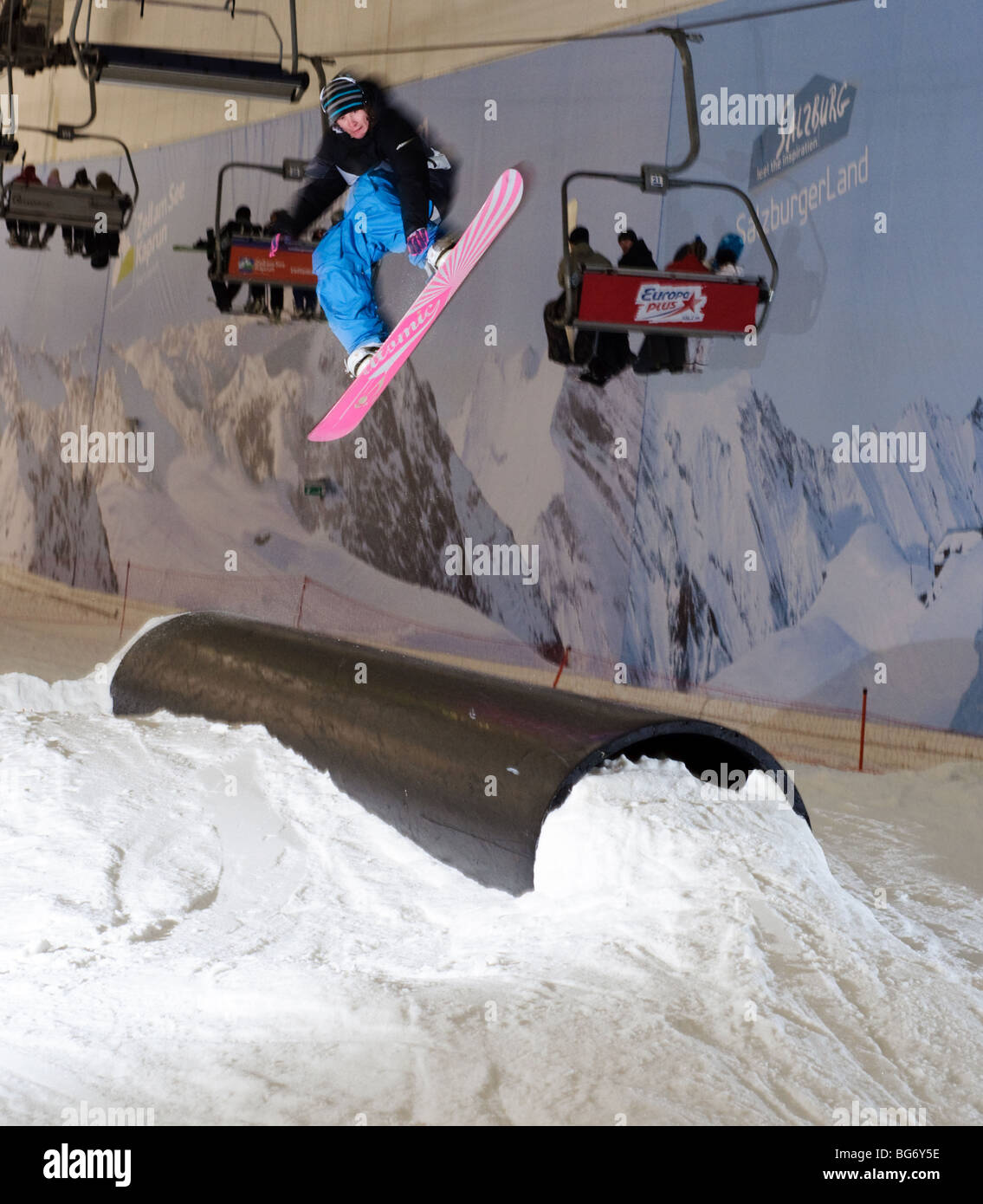 Snowboarden in all-Season-Ski-Center in Moskau, Russland Stockfoto