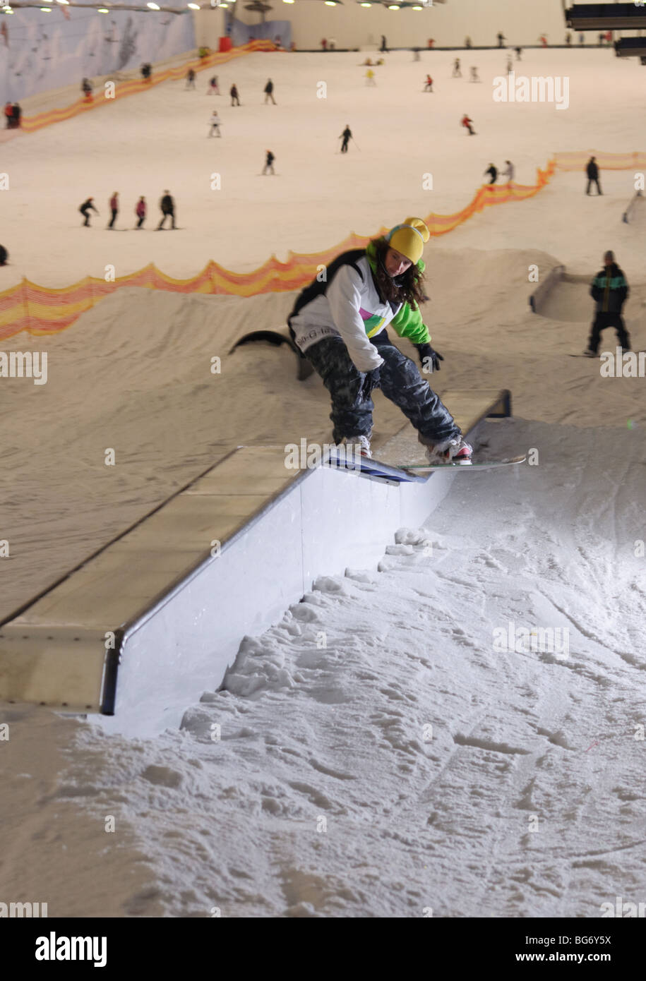 Snowboarden in all-Season-Ski-Center in Moskau, Russland Stockfoto