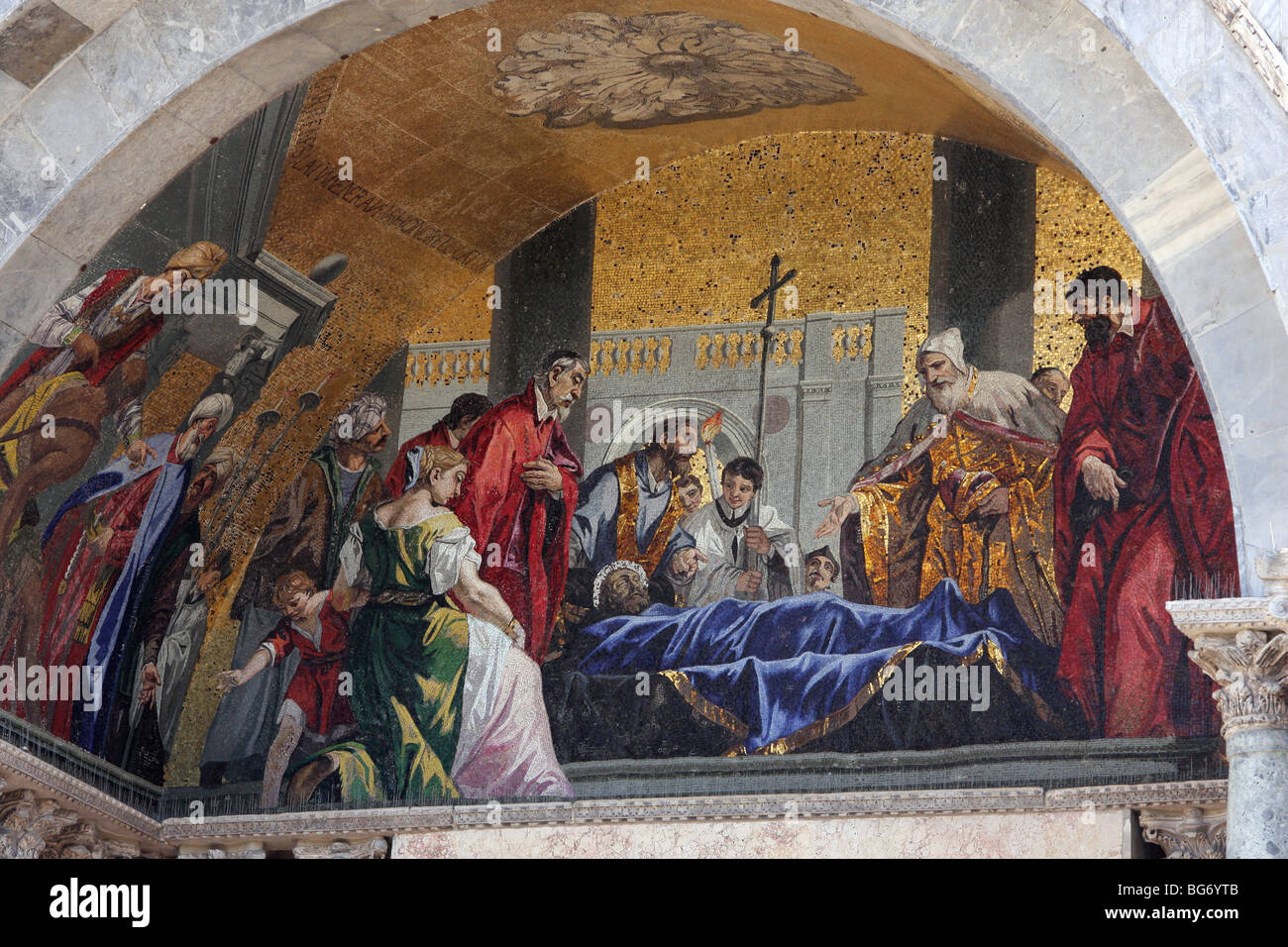 Detail des Mosaiks in der Fassade der Basilika San Marco in Markusplatz entfernt, Venedig, Italien Stockfoto