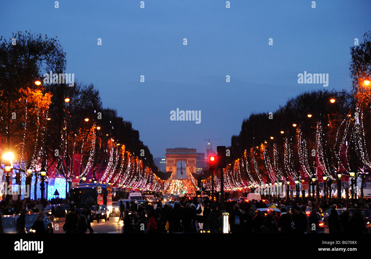Paris Champs Elysees in der Weihnachtszeit Stockfoto
