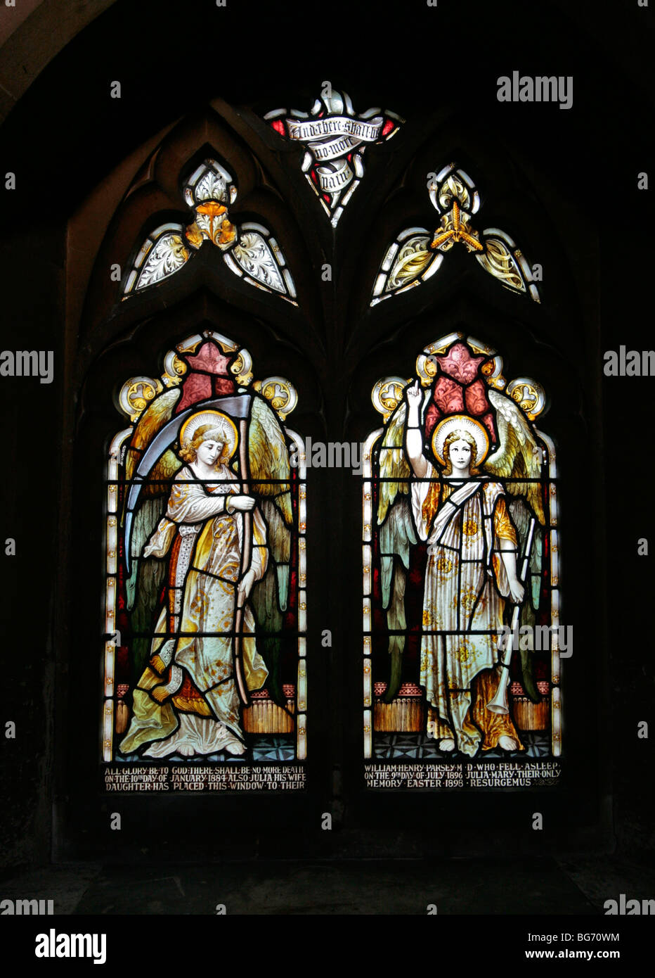 Ein Glasfenster, die Engel der Apokalypse darstellen; Hatton Kirche, Warwickshire Stockfoto