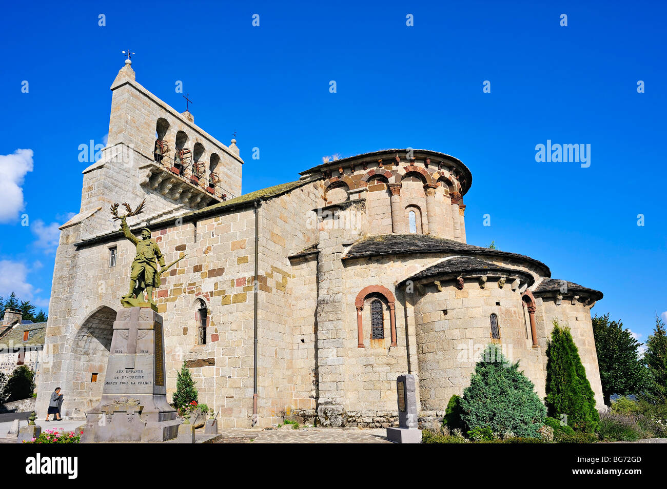 Die römische Kirche in Saint Urcize, Cantal, Frankreich. Stockfoto