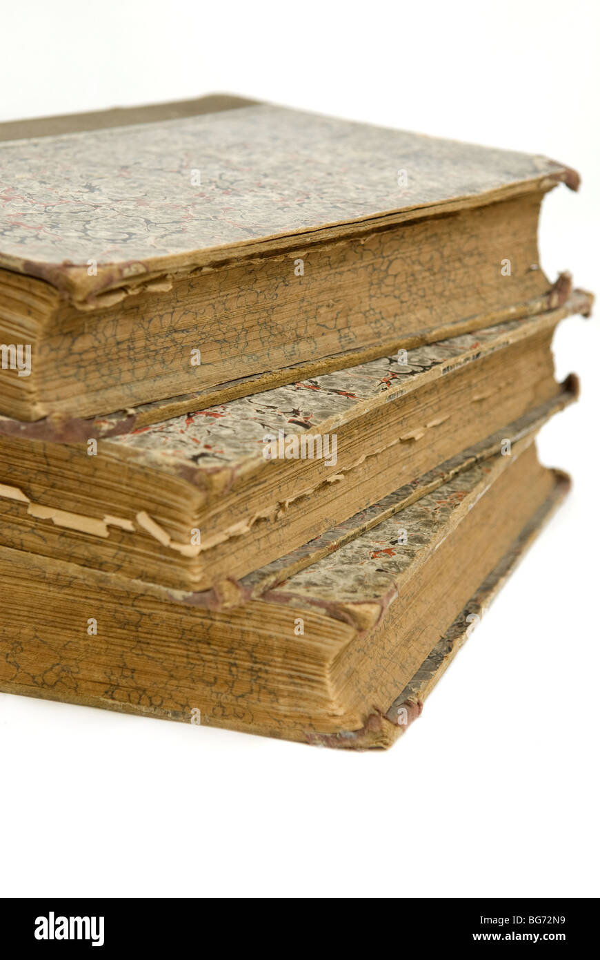 alte Bücher auf weißem Hintergrund Stockfoto