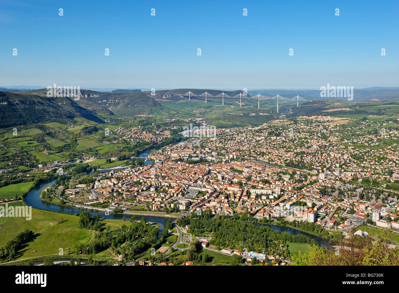Millau und dem Viadukt, Frankreich Stockfotografie Alamy