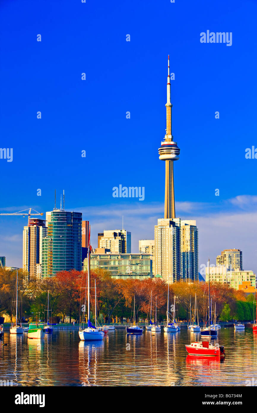 Stadt von Toronto gesehen von Ontario Place in Toronto, Ontario-See, Ontario, Kanada. Stockfoto