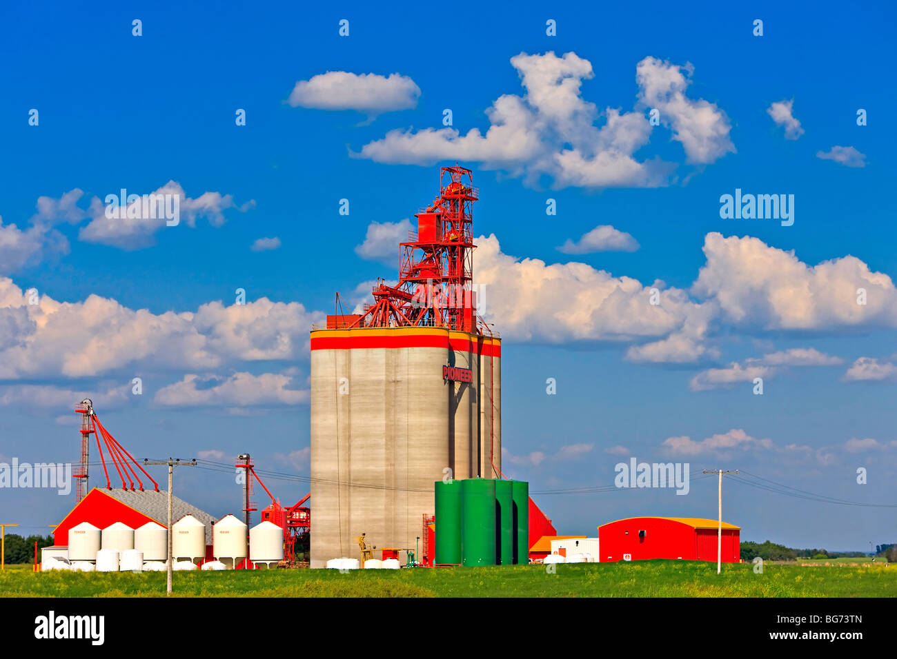 Getreidesilo in der Nähe der Stadt Southey in qu Tal, Saskatchewan, Kanada. Stockfoto