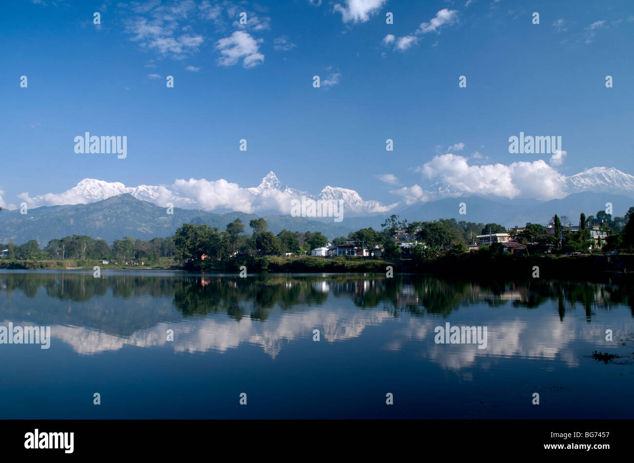 Foto von der Stadt Pokhara Fewa See und Fisch Trail Mountain, Stockfoto