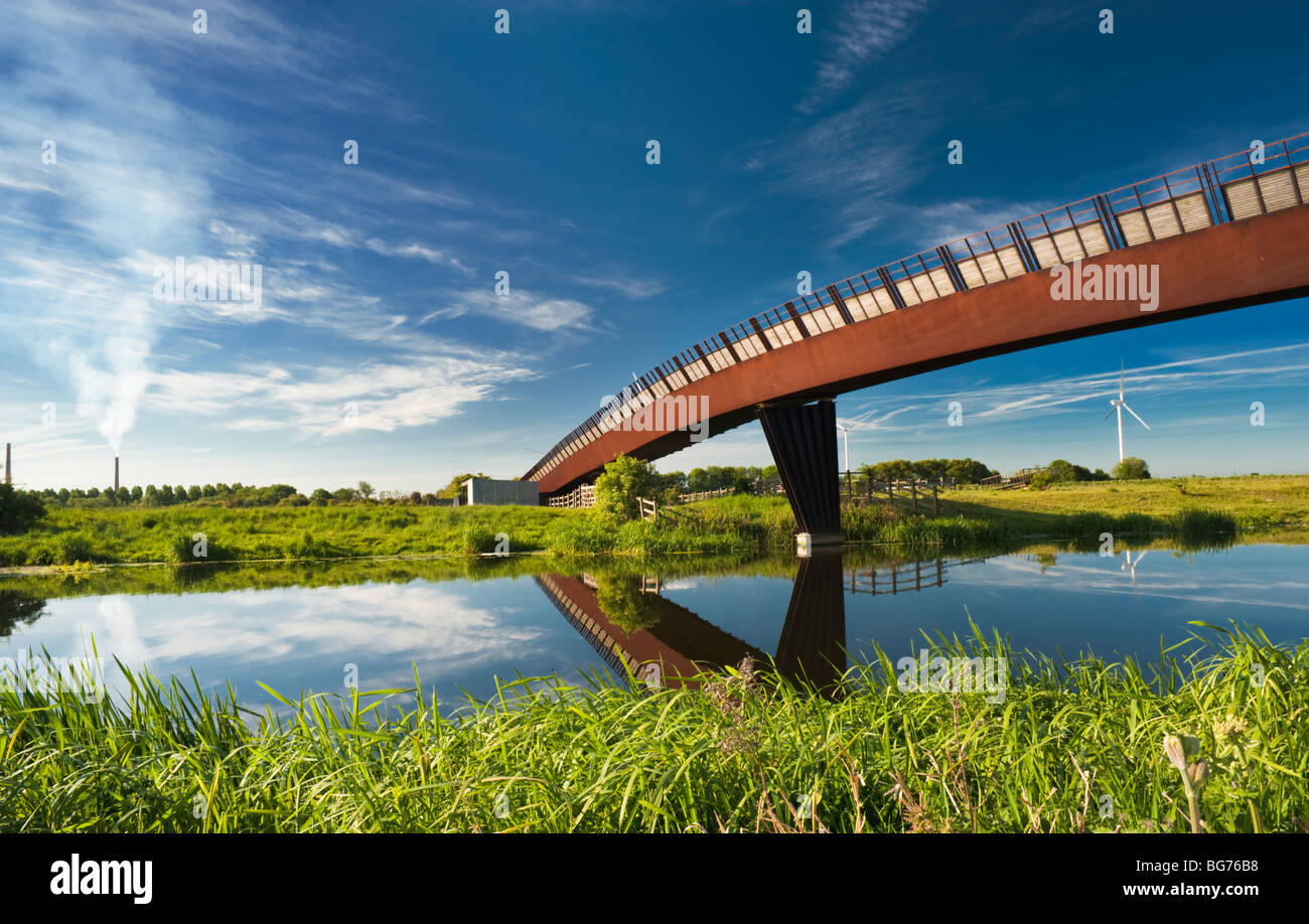 Shanks Millennium-Brücke über den Fluss Nene, östlich von Peterborough, Cambridgeshire, England Stockfoto