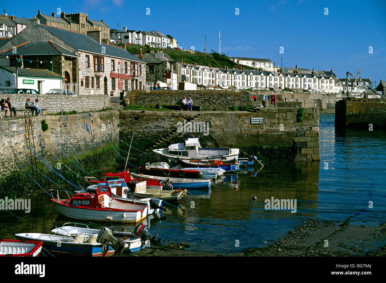 Porthleven Hafen, Cornwall, England, UK. 1990 Stockfoto