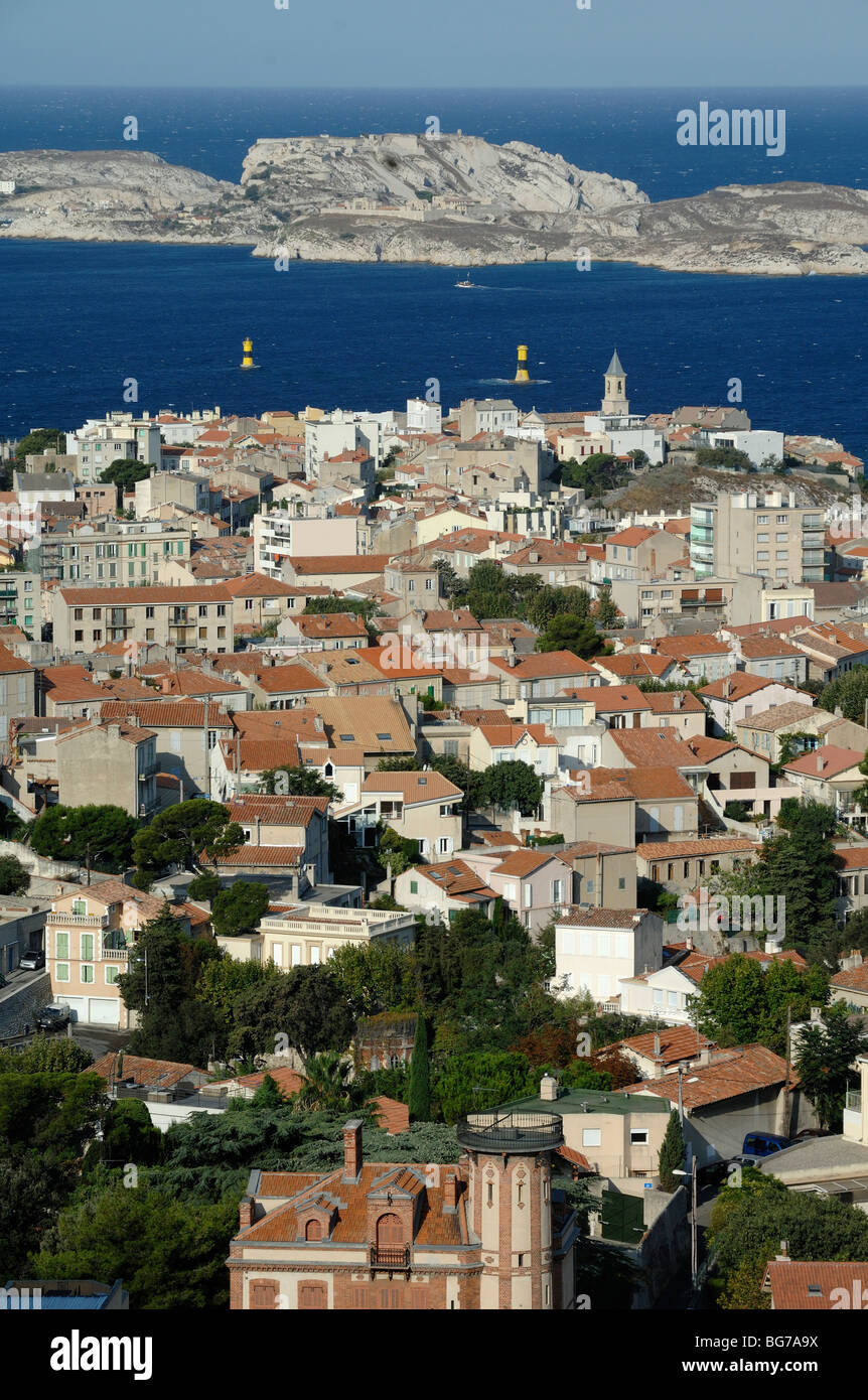 Blick auf Frioul-Inseln oder Archipel, Endoume Bezirk und Mittelmeer, Marseille oder Marseille, Provence, Frankreich Stockfoto