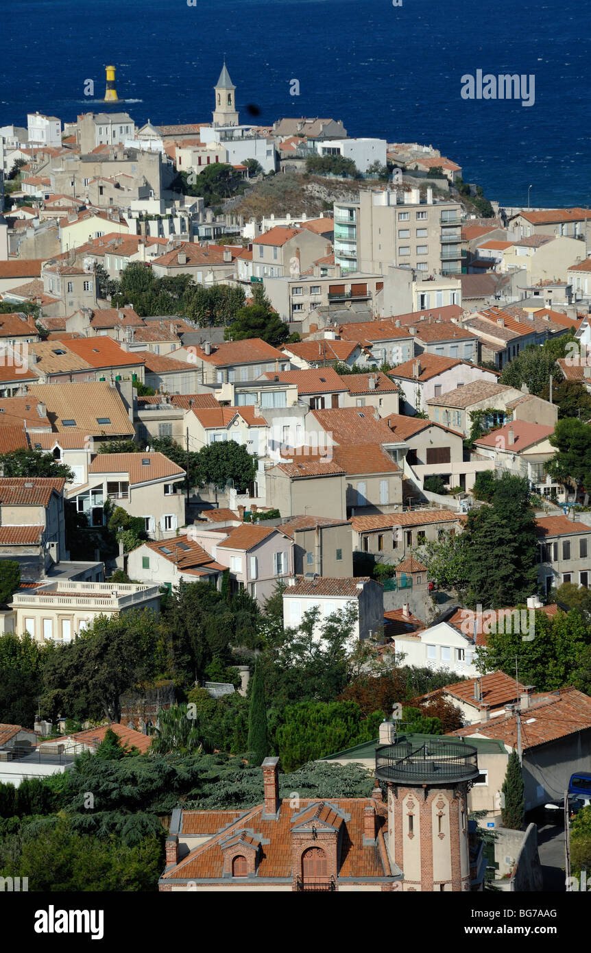 Stadtbild oder Stadtansicht Blick auf Endoume Bezirk, La Corniche und Mittelmeerküste, Marseille oder Marseille Provence Stockfoto