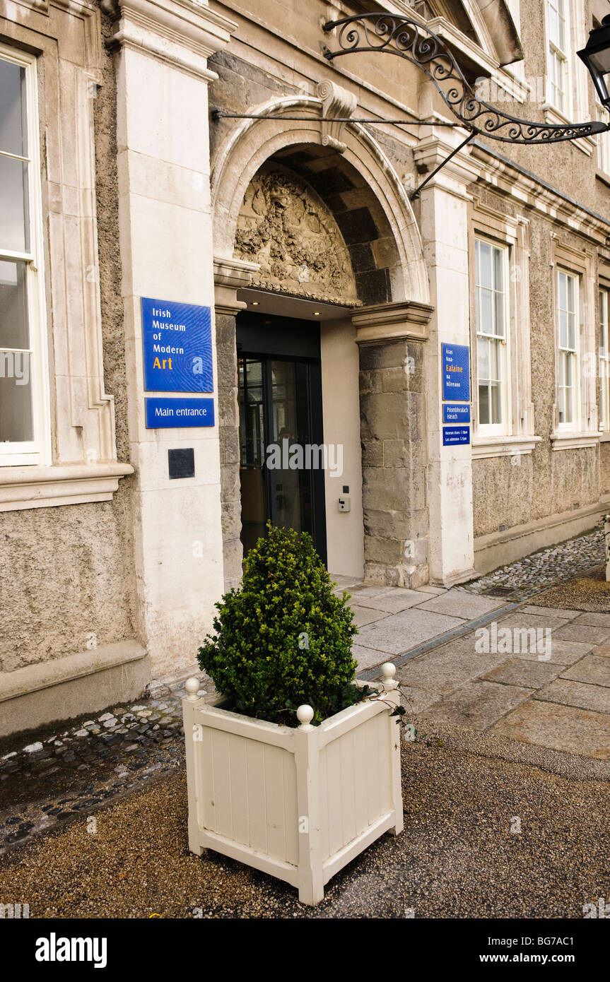 Vor dem Eingang des Irish Museum of Modern Art (IMMA) Stockfoto