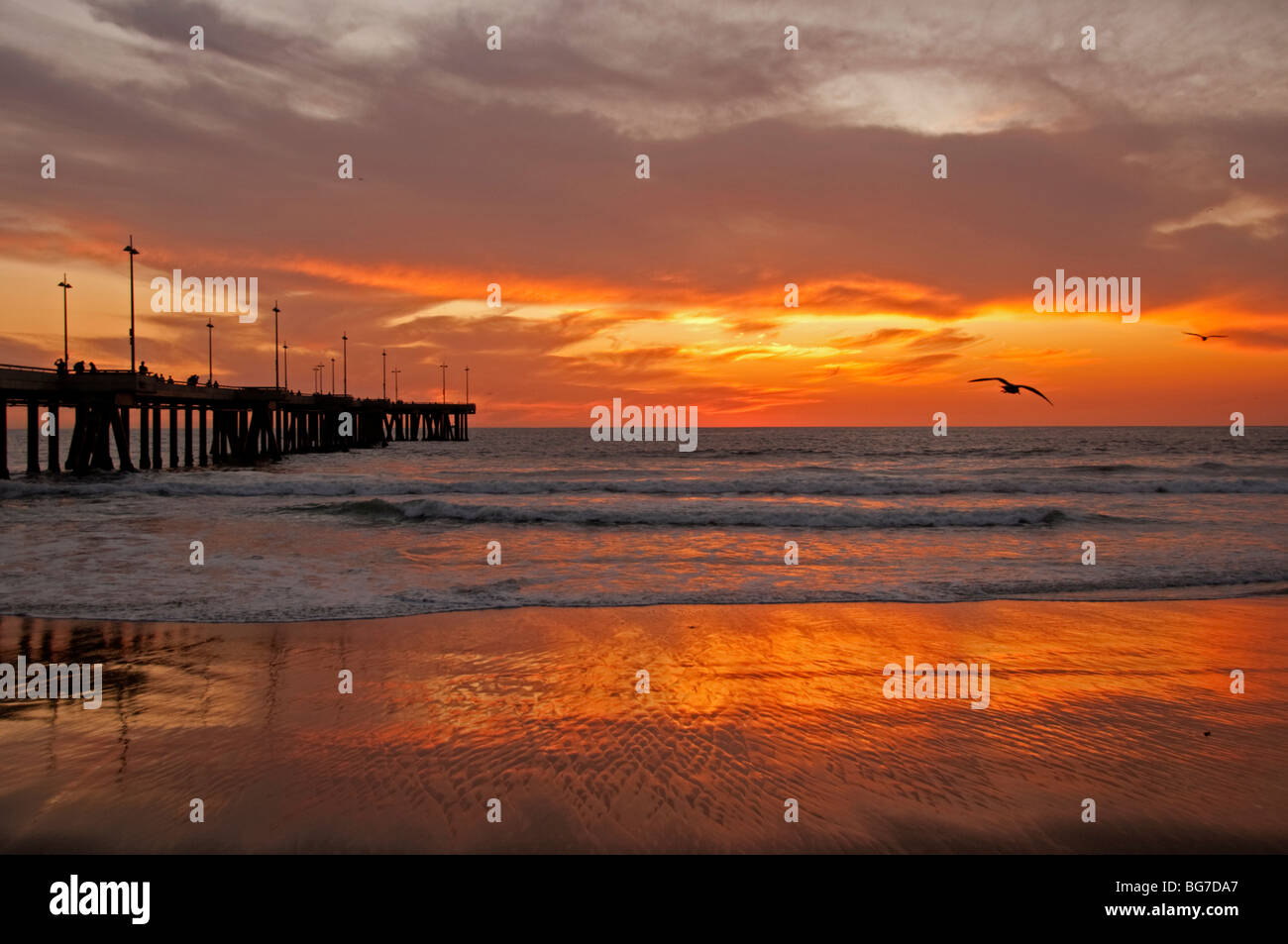 Sonnenuntergang in Venedig Fishing Pier, Venice Beach, Kalifornien. Stockfoto