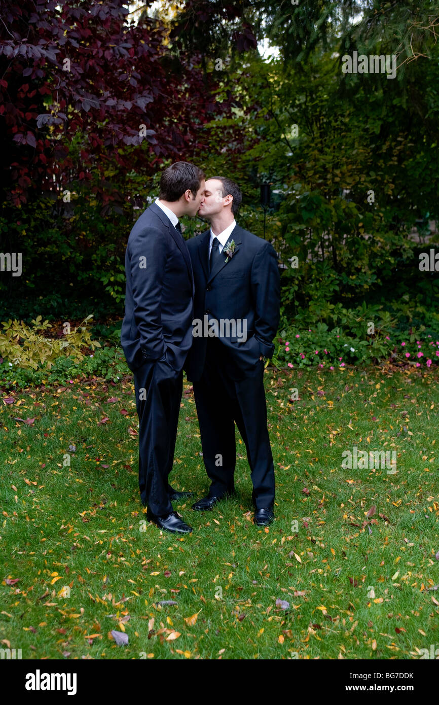 Schwule männer küssen sich Fotos und Bildmaterial in hoher Auflösung Alamy