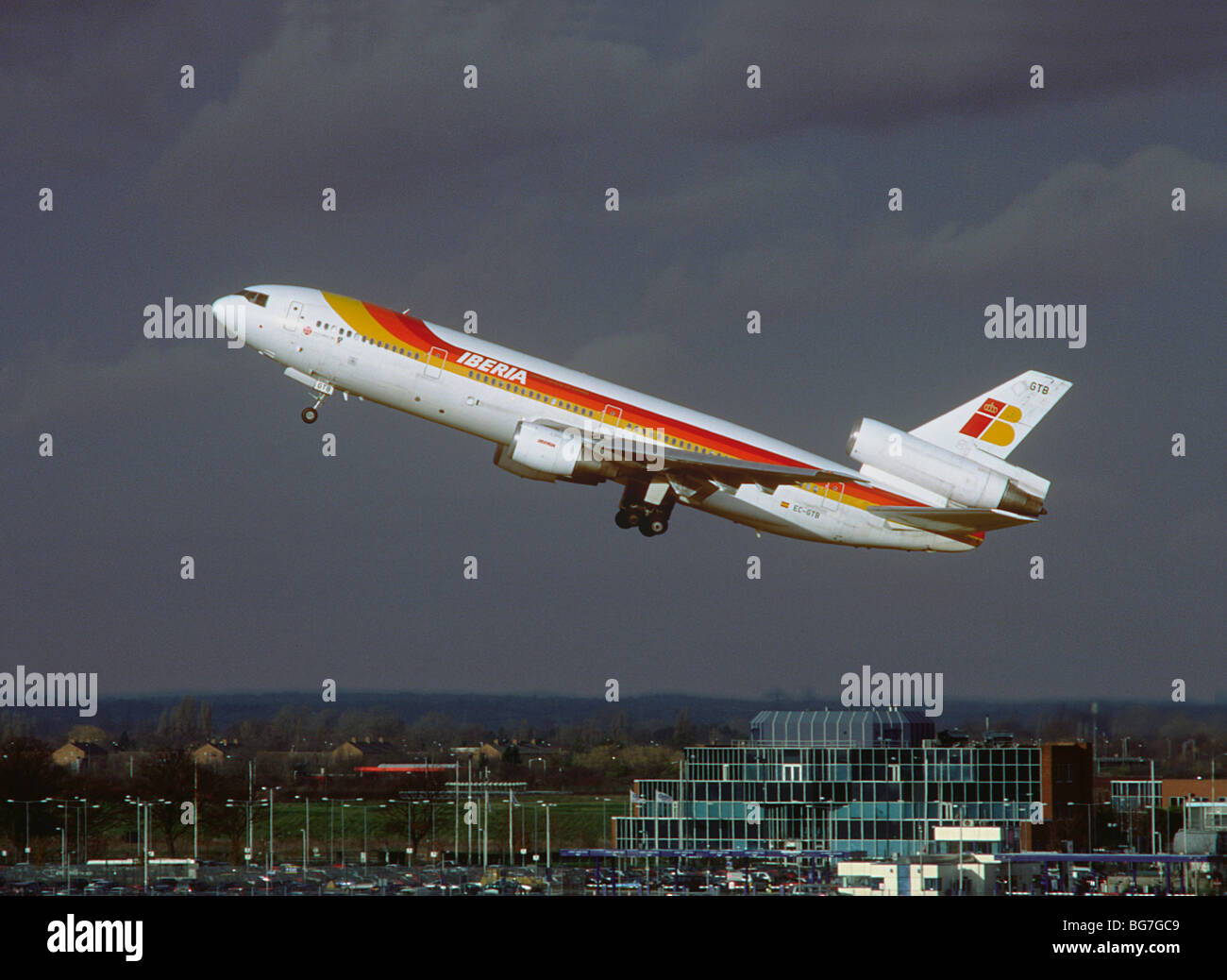 EG-GTB Iberia McDonnell Douglas DC-10-30 Dezember 1999 von London Heathrow ausziehen Stockfoto