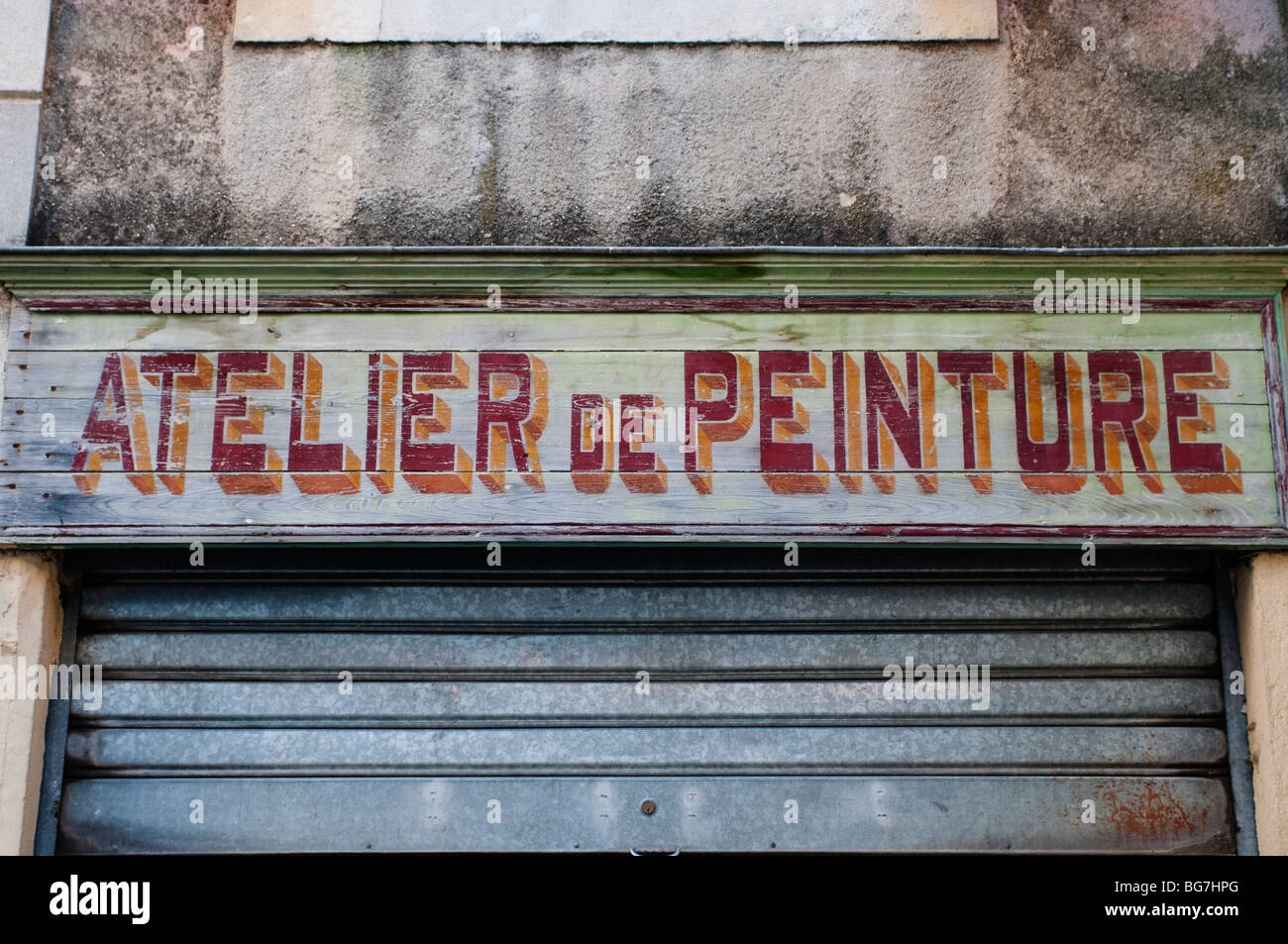 Alte Malerei Workshop Zeichen, St. Hippolyte-du-Fort, Gard, Südfrankreich Stockfoto