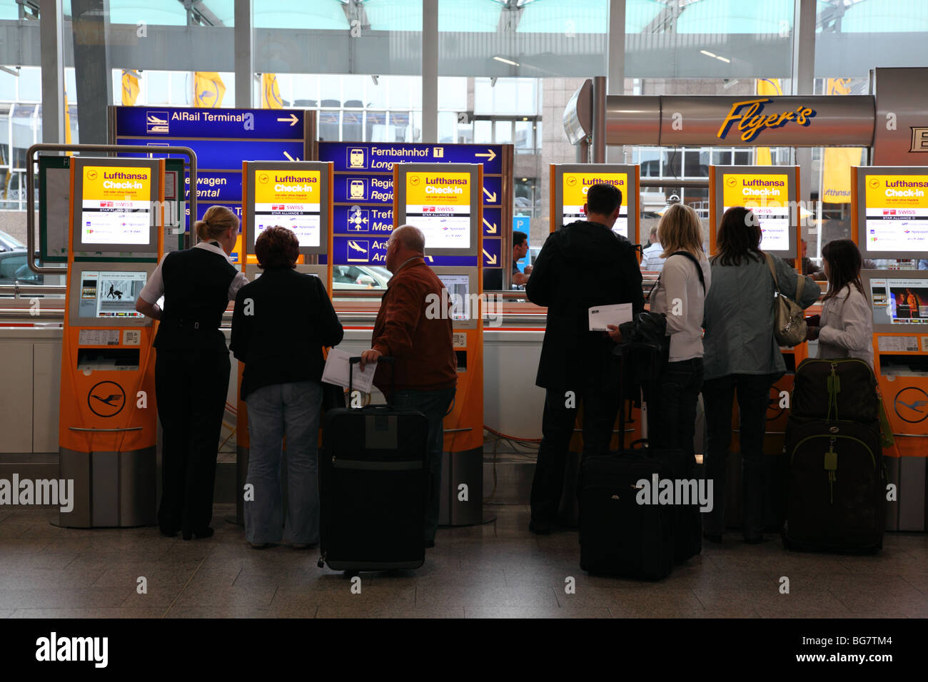 Gepäckaufgabe Frankfurt Flughafen Terminal 1 www.alamy.de