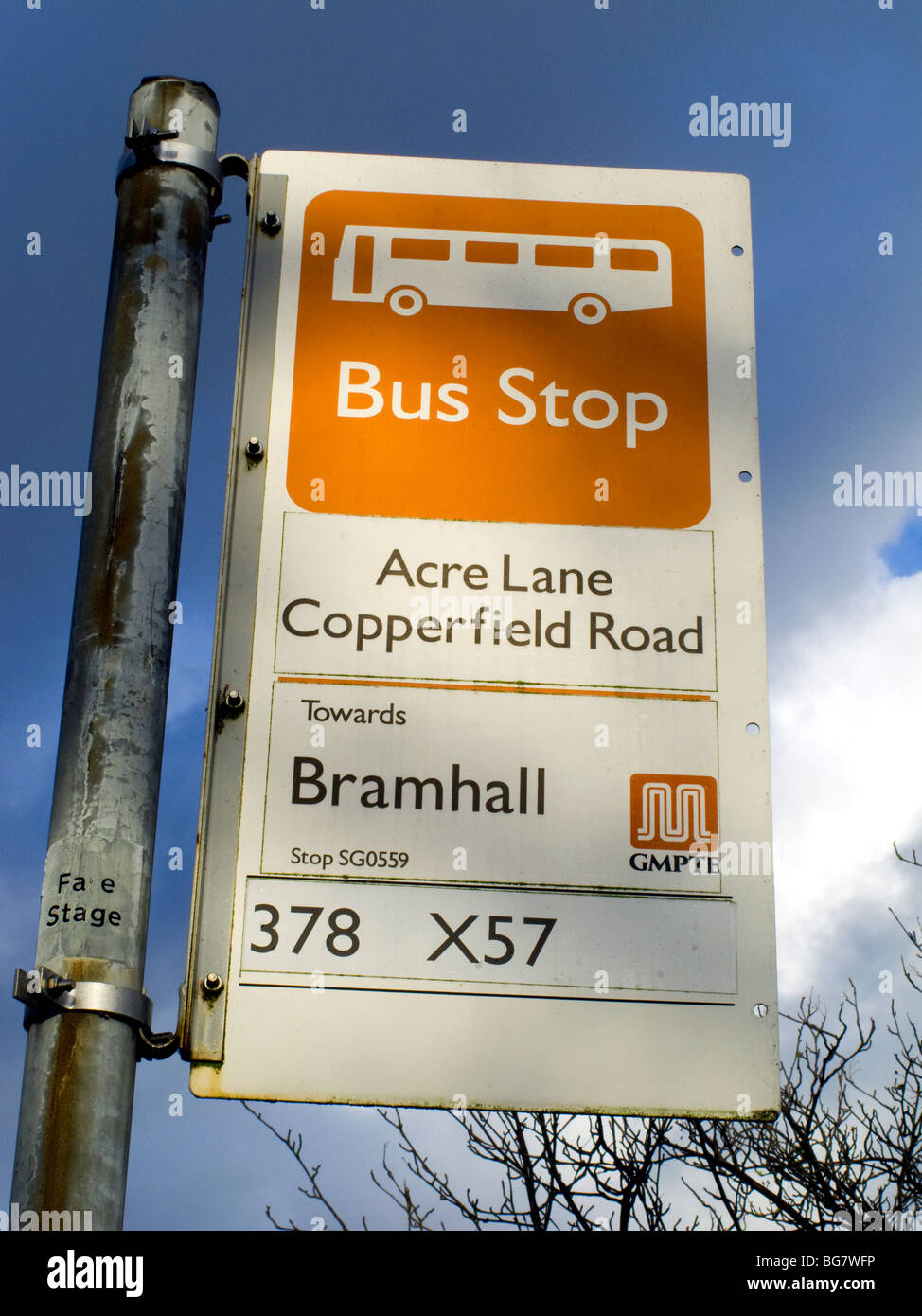 Öffentliche Verkehrsmittel, GMPTE Bus Stop-Schild für Vorort-service Stockfoto